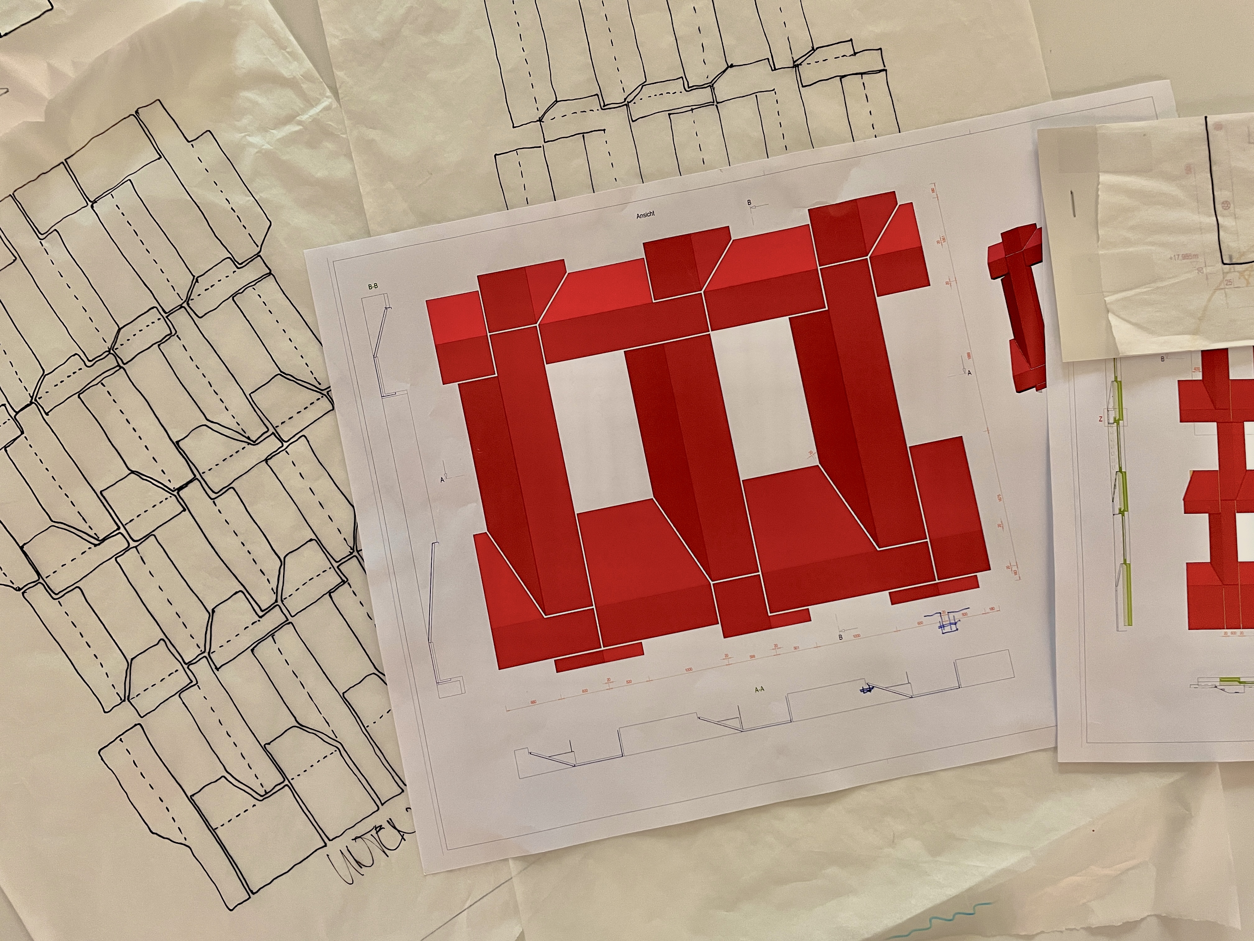 Die Arbeit an der Fugeneinteilung und Plastizität war eine der intesive Auseinandersetzung zwischen Design / Technik und Fertigungsmöglichkeiten.